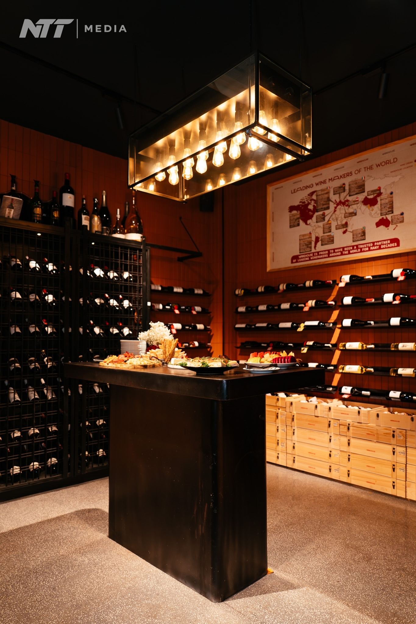 WINE PARTY | WAREHOUSE